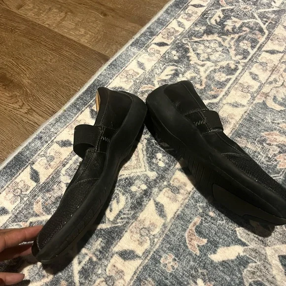 Naturalizer Black Leather Loafers with Elastic Band - Picture 5 of 16